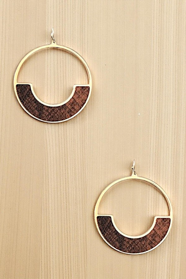 HALF SNAKE PATTERN ROUND DROP EARRING