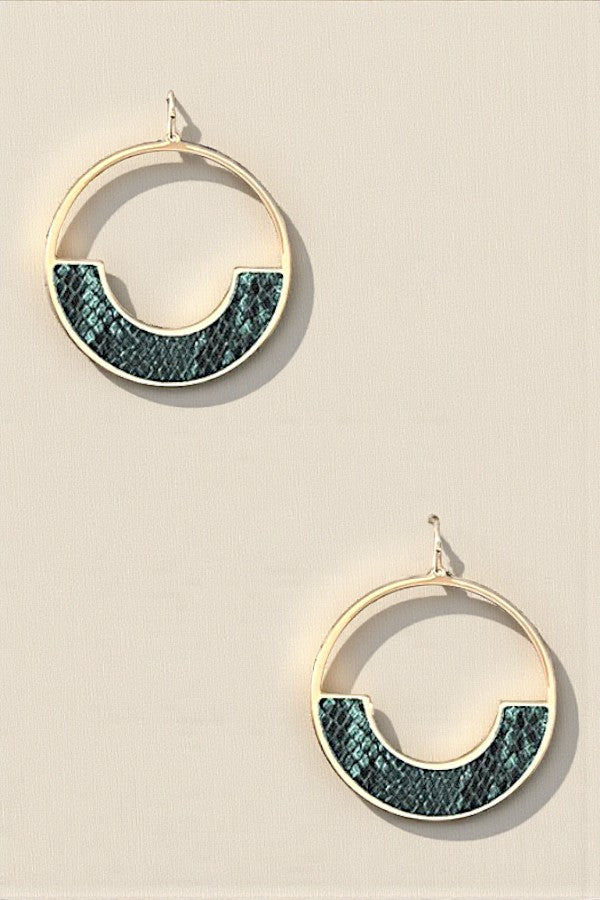 HALF SNAKE PATTERN ROUND DROP EARRING