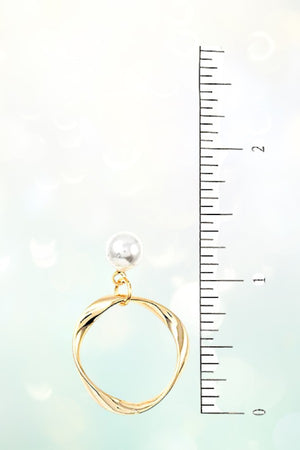 TWISTED HOOP PEARL LINK DROP EARRING