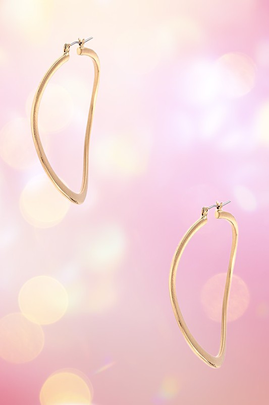 LARGE CURVED HOOP EARRING