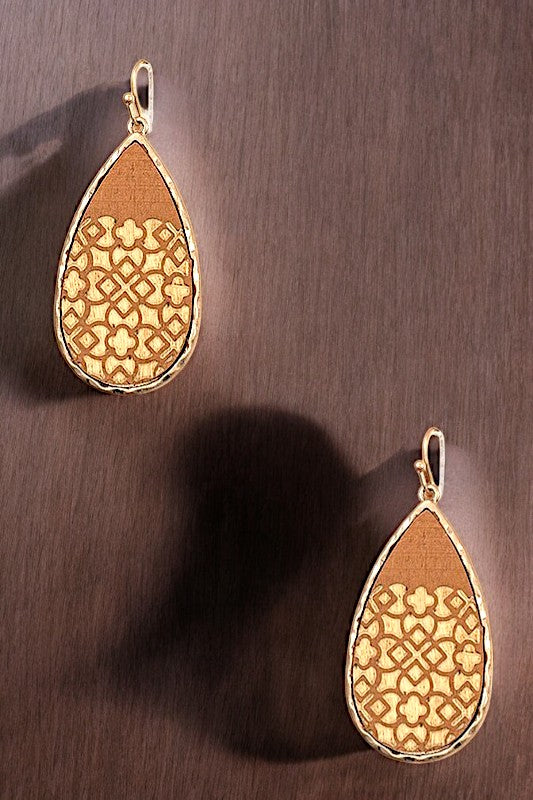 CUT OUT DETAILED TEARDROP EARRING