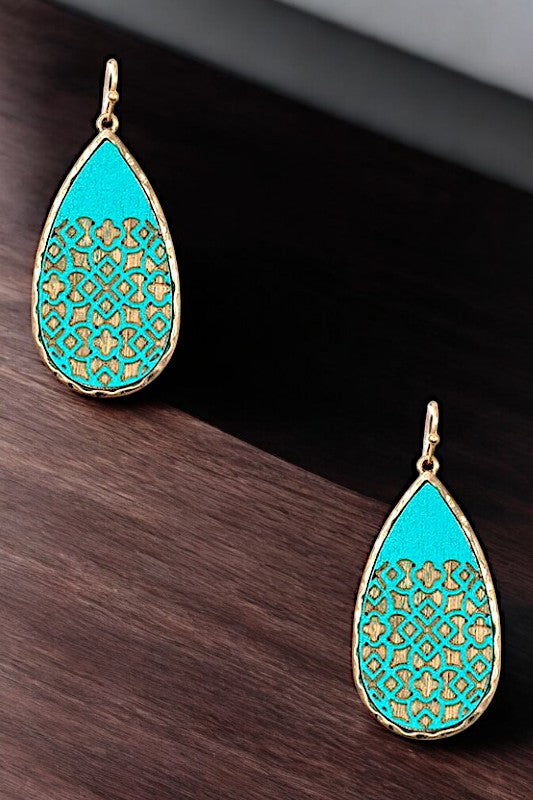 CUT OUT DETAILED TEARDROP EARRING