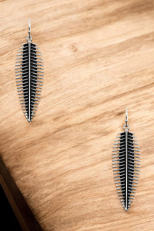 LEAF CUT OUT DETAIL DANGLE EARRING