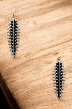 LEAF CUT OUT DETAIL DANGLE EARRING