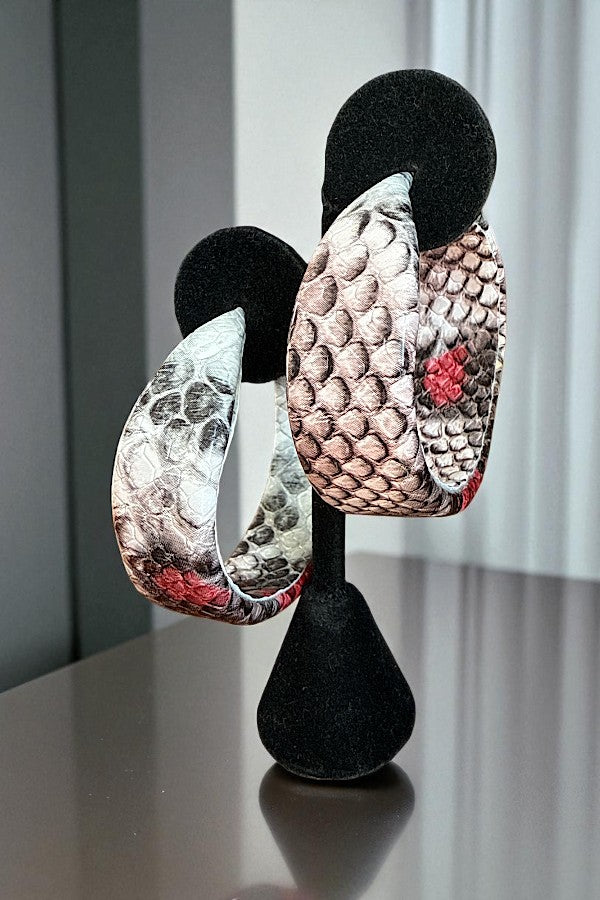 SNAKE PRINT C HOOP EARRING