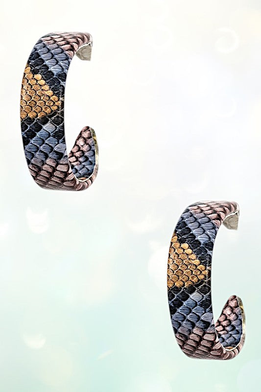 SNAKE PRINT C HOOP EARRING