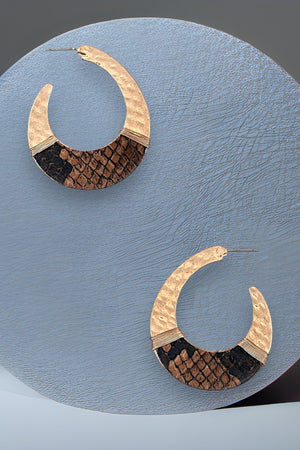 SNAKE PRINT HAMMERED GOLD SEMI HOOP EARRING