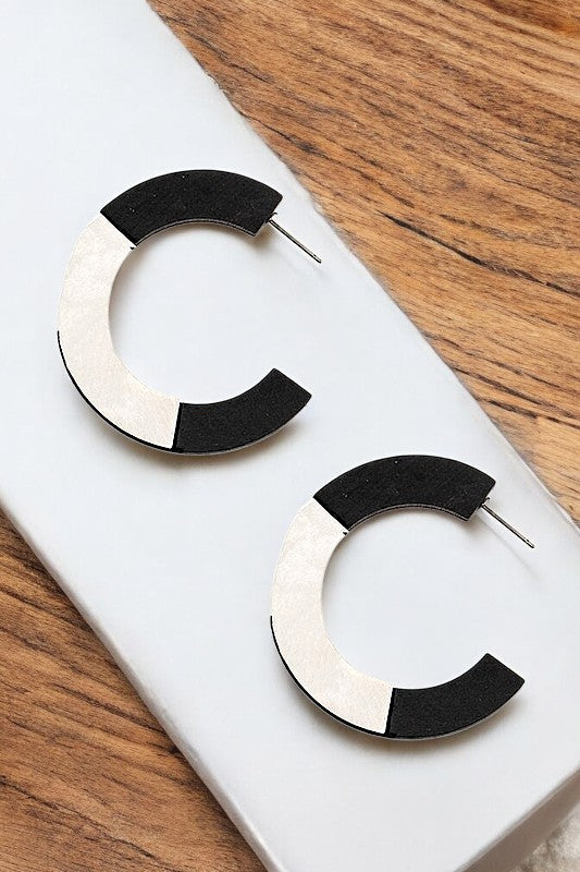 METAL ACCENT C HOOP EARRING