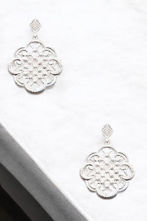 CLOVER DETAIL CUT OUT DANGLE EARRING