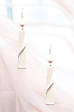 FRESHWATER PEARL BAR DROP EARRING