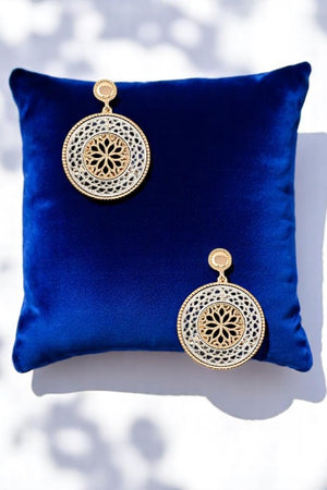ROUND FLORAL CUT OUT DANGLE EARRING