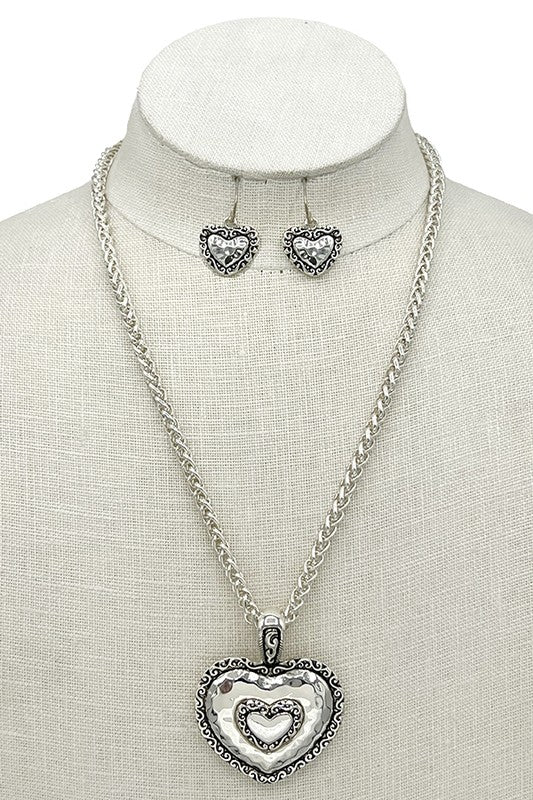 Etched Heart Pendant Necklace Set