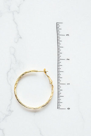 LINE TWIST DETAIL HOOP EARRING