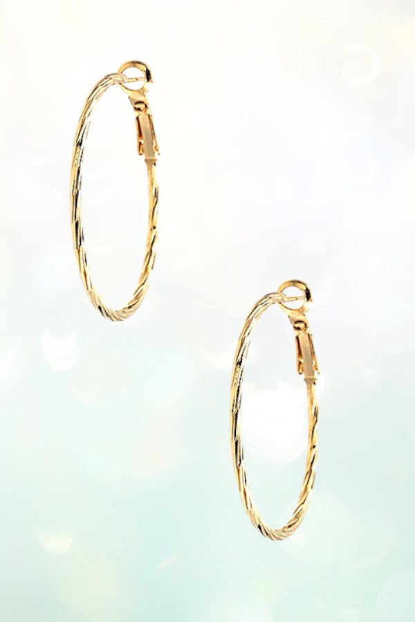 LINE TWIST DETAIL HOOP EARRING