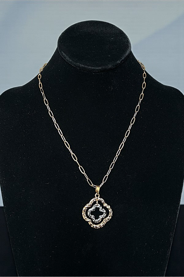 HAMMERED DOUBLE CLOVER CUT OUT PENDANT NECKLACE