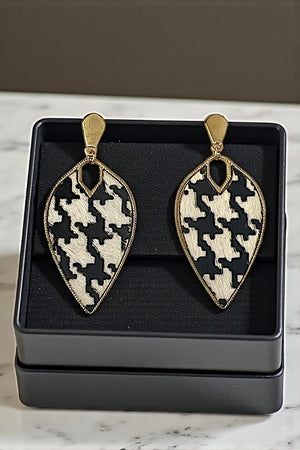 MIX PATTERN DANGLE EARRING