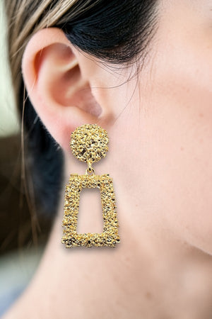 TEXTURED GEOMETRIC DANGLE STATEMENT EARRING