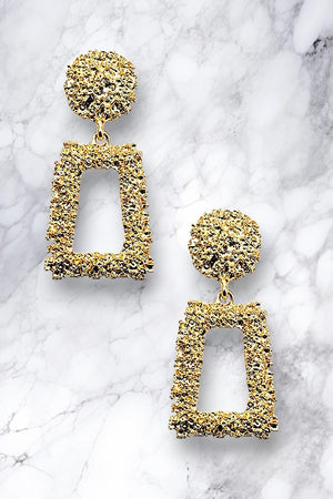 TEXTURED GEOMETRIC DANGLE STATEMENT EARRING