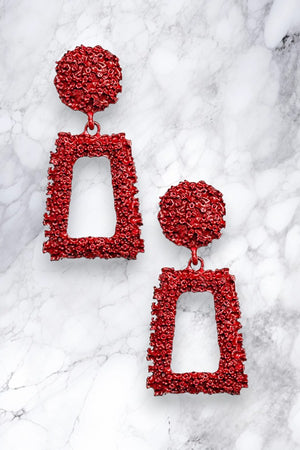 TEXTURED GEOMETRIC DANGLE STATEMENT EARRING