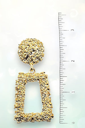TEXTURED GEOMETRIC DANGLE STATEMENT EARRING