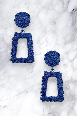 TEXTURED GEOMETRIC DANGLE STATEMENT EARRING