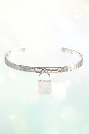 LOCK CHARM HAMMERED CUFF BRACELET