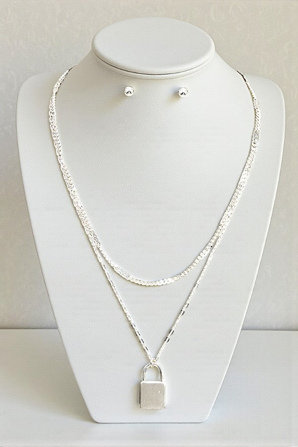 LAYERED LOCK PENDANT NECKLACE SET