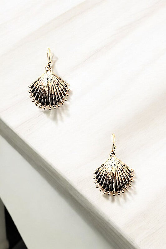 ETCHED SHELL DANGLE EARRING