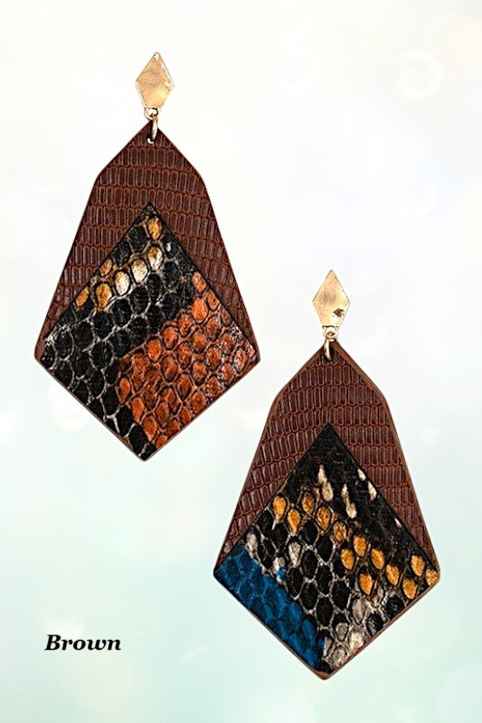 SNAKE PATTERN CUT SHAPE DANGLE EARRING