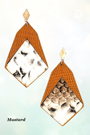 SNAKE PATTERN CUT SHAPE DANGLE EARRING