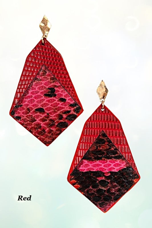 SNAKE PATTERN CUT SHAPE DANGLE EARRING