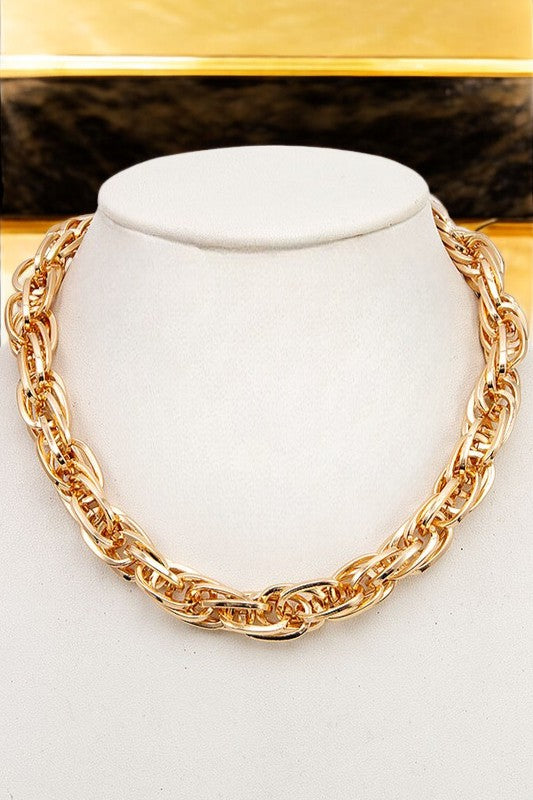 OVAL CHAIN LINK CLUSTER NECKLACE