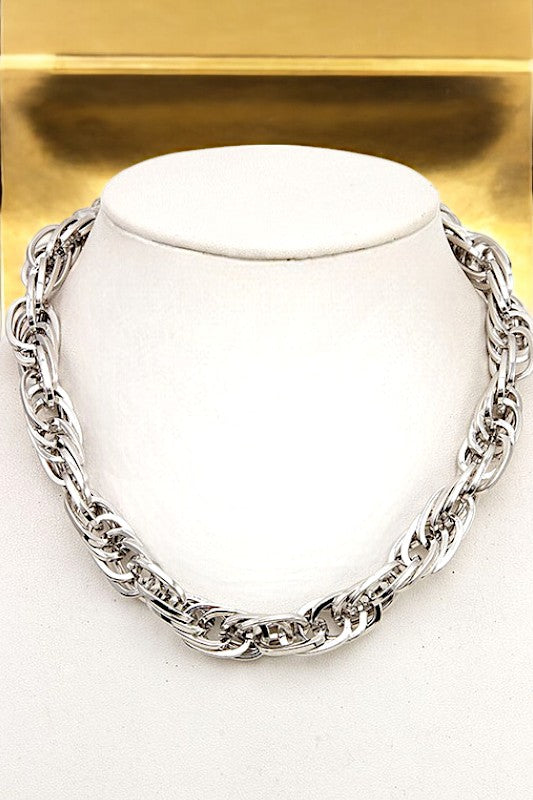 OVAL CHAIN LINK CLUSTER NECKLACE