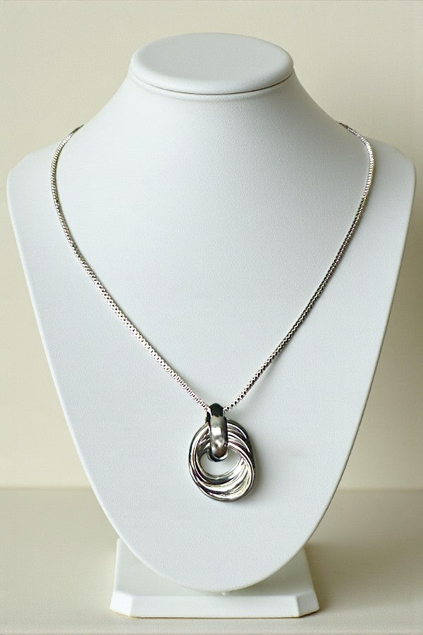 GEOMETRIC KNOT PENDANT NECKLACE