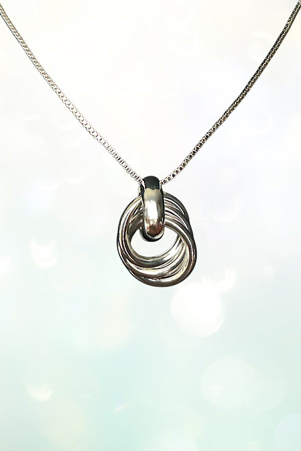 GEOMETRIC KNOT PENDANT NECKLACE