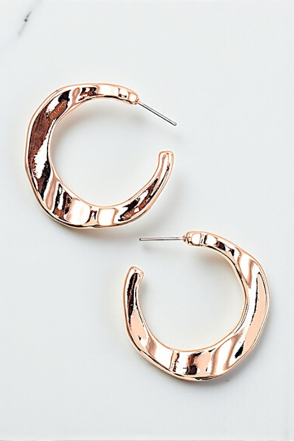 WAVY ACCENT SEMI HOOP EARRING