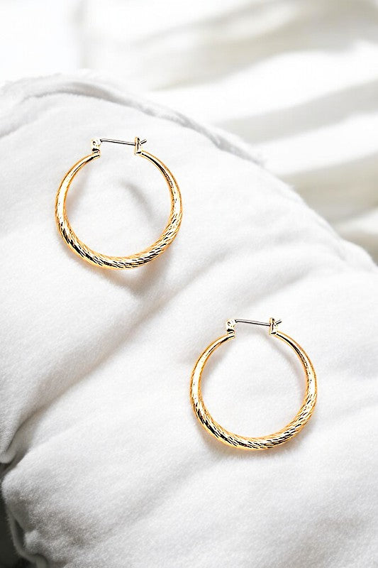 LINE ETCHED HOOP EARRING