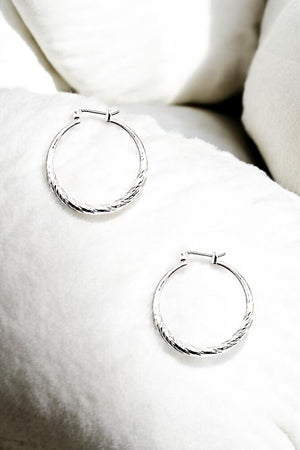 LINE ETCHED HOOP EARRING