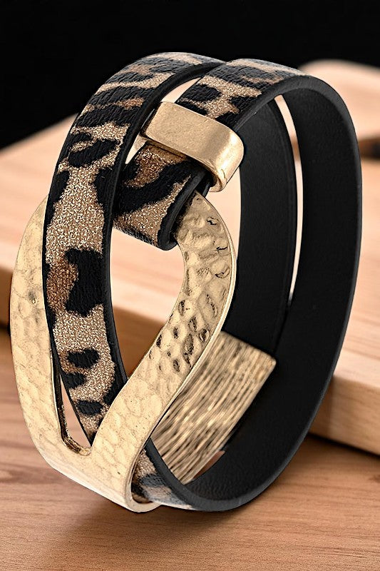 INTERTWINED HAMMERED LOOP BRACELET