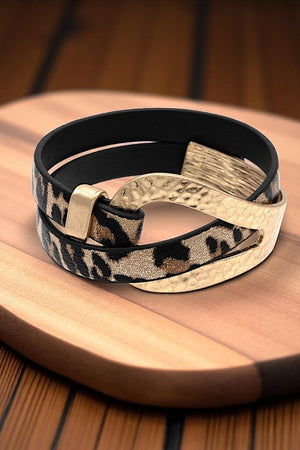 INTERTWINED HAMMERED LOOP BRACELET