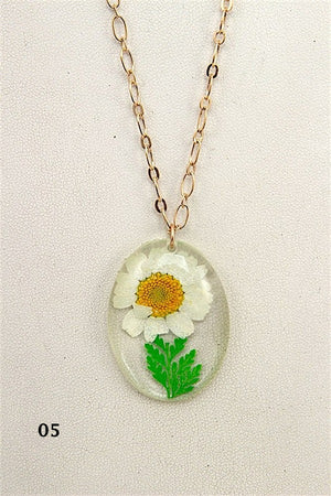 ELONGATED RESIN PENDANT NECKLACE