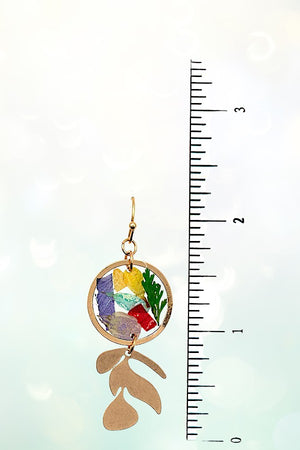 RESIN FLORAL ACCENT DANGLE EARRING