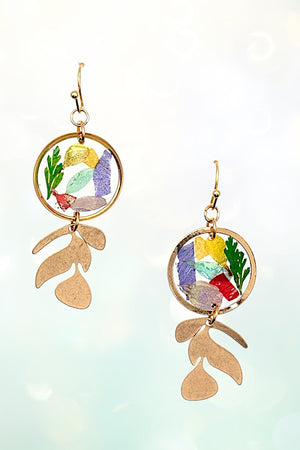 RESIN FLORAL ACCENT DANGLE EARRING