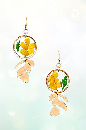 RESIN FLORAL ACCENT DANGLE EARRING