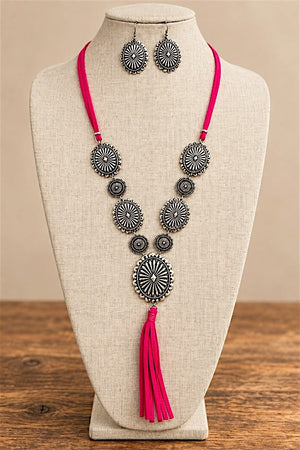 ROUND ETCHED CONCHO LINK TASSEL DANGLE CORD NECKLACE AND EARRING SET