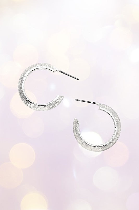 TEXTURED MINI SEMI HOOP EARRING