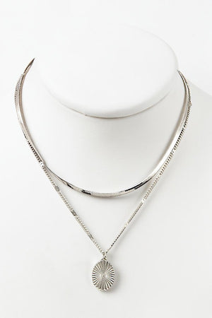 FLAT CHAIN OVAL PENDANT LAYERED NECKLACE
