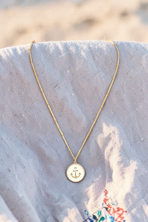 ANCHOR ETCHED ROUND PENDANT NECKLACE