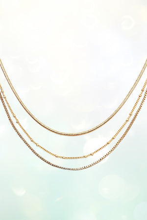 THREE DIFFERENT CHAINS LAYERED SHORT NECKLACE