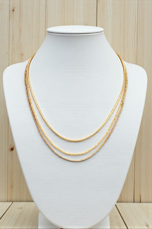 THREE DIFFERENT CHAINS LAYERED SHORT NECKLACE